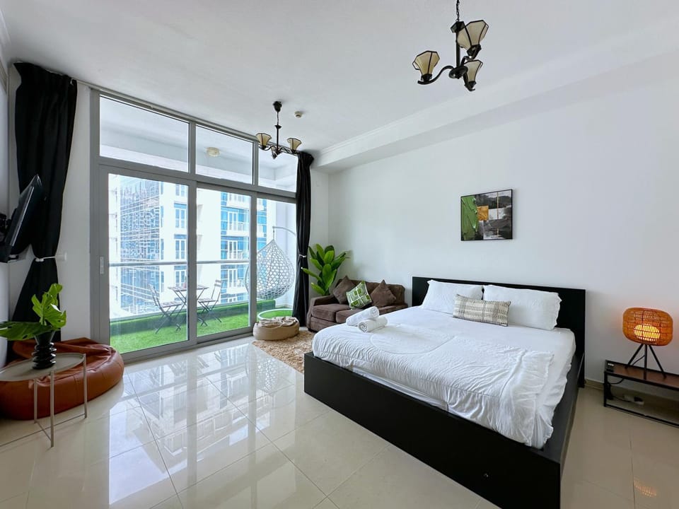 First Line Canal View Studio with Balcony MAX 4 Pax Apartment in Dubai