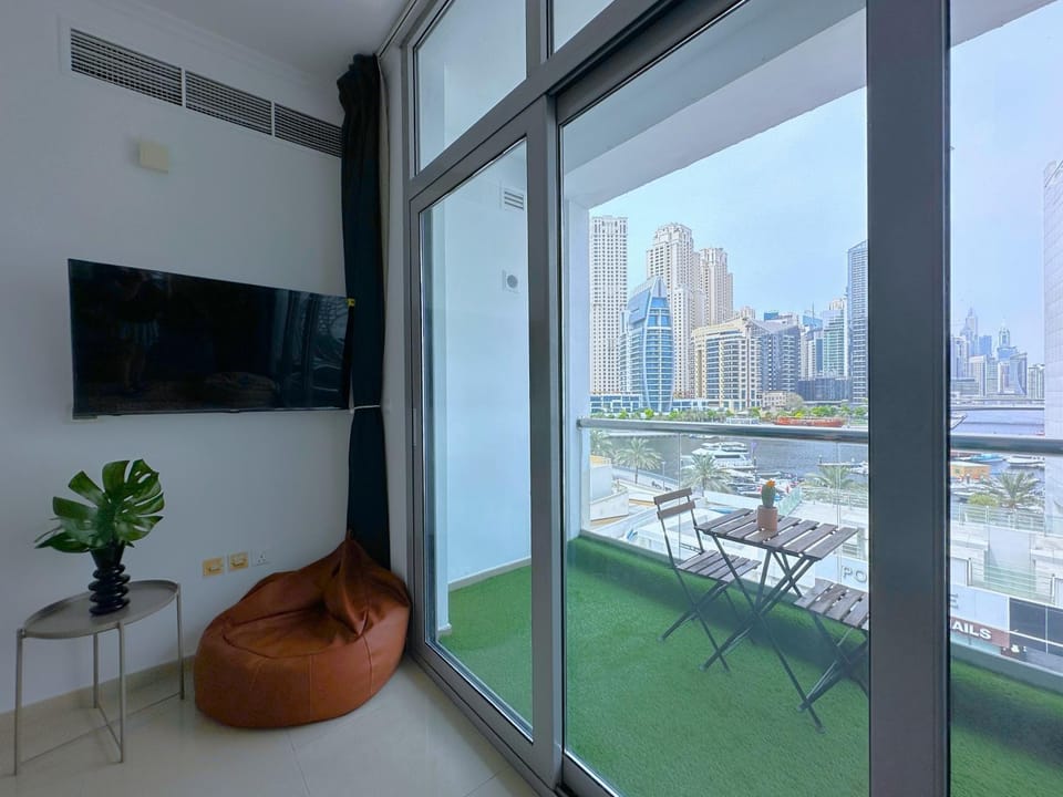 First Line Canal View Studio with Balcony MAX 4 Pax Apartment in Dubai