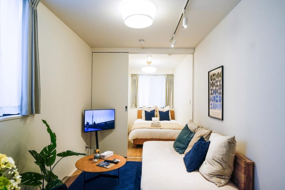 Bed, TV and multimedia, Living room, Photo of the whole room, Bedroom