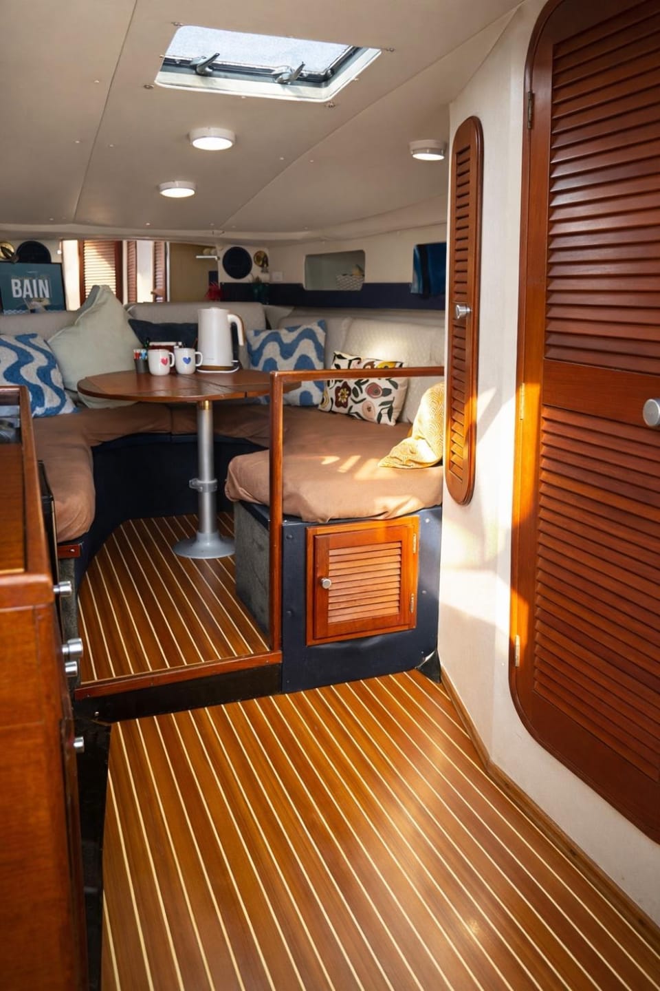 Le duplex des Marinas, dog friendly & parking inclus, 1m90 sous plafond Docked boat in Deauville
