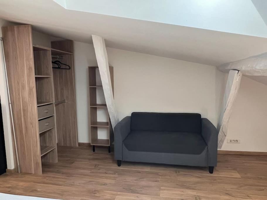 Photo of the whole room, Bedroom, wardrobe