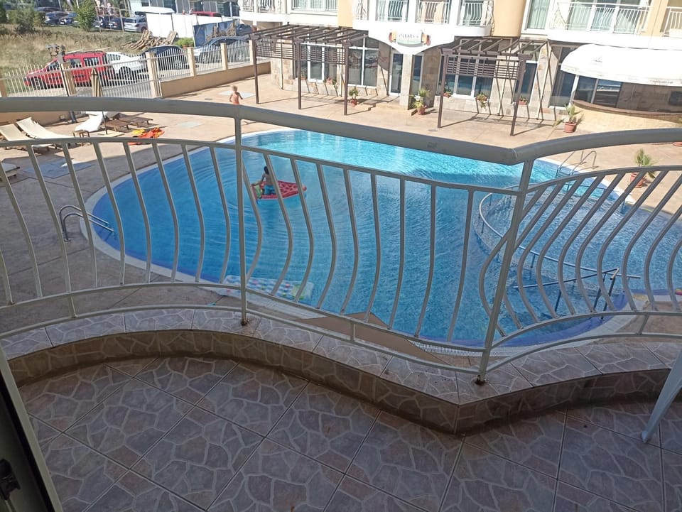 Balcony/Terrace, Pool view