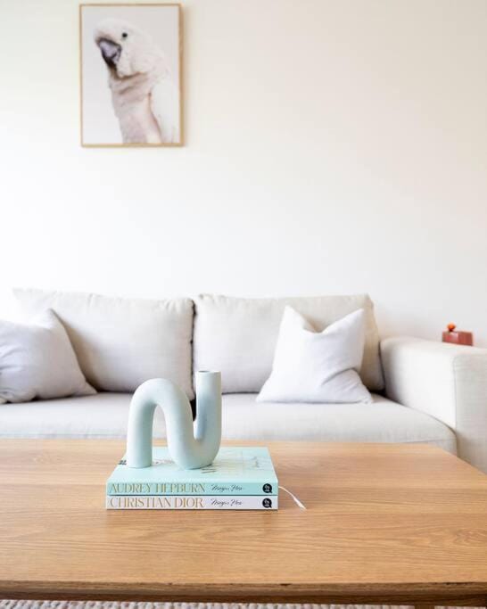 North Bondi 2BR Spacious & bright with ocean views Balcony Apartment in North Bondi