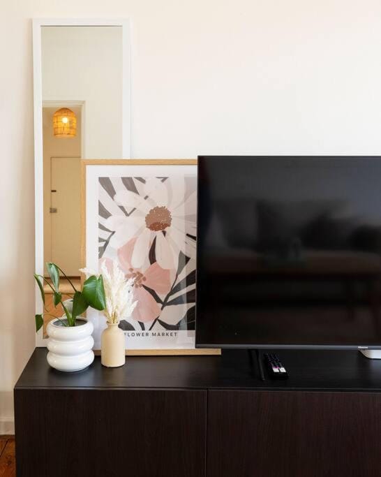 North Bondi 2BR Spacious & bright with ocean views Balcony Apartment in North Bondi