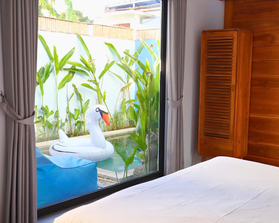 Property building, Bedroom, Pool view