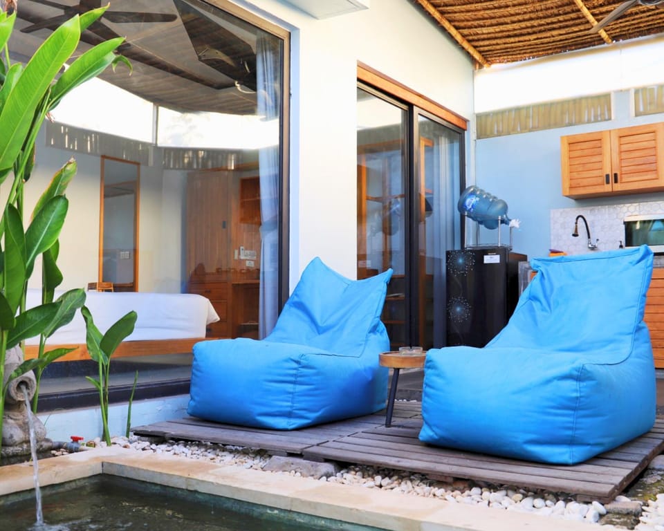 Patio, Patio, Balcony/Terrace, Kitchen or kitchenette, Seating area, Dining area, Text overlay, Text overlay, kitchen, kitchen