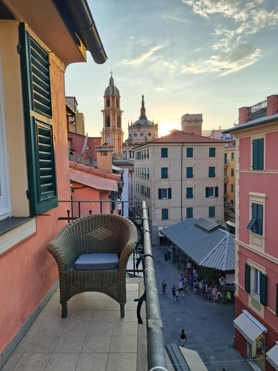 Property building, Balcony/Terrace, Street view