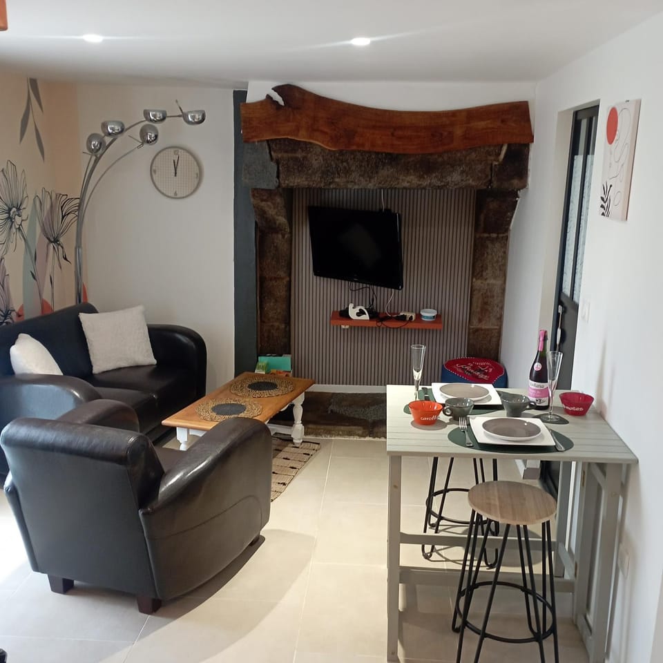 TV and multimedia, Living room, Dining area