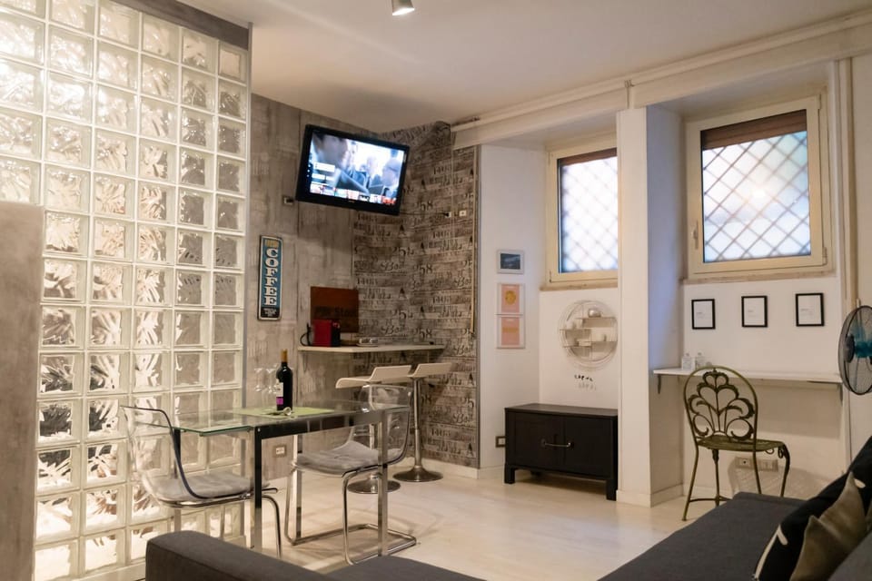TV and multimedia, Living room, Seating area, Dining area