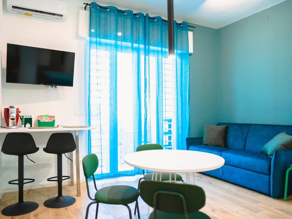 TV and multimedia, Living room, Dining area, air conditioner
