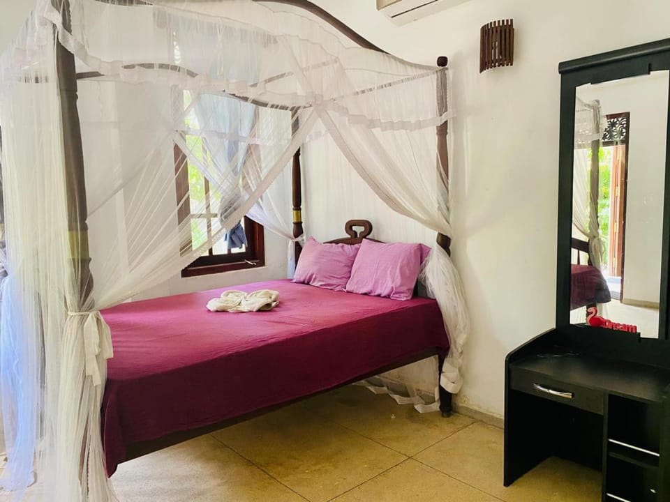 Bedroom, air conditioner