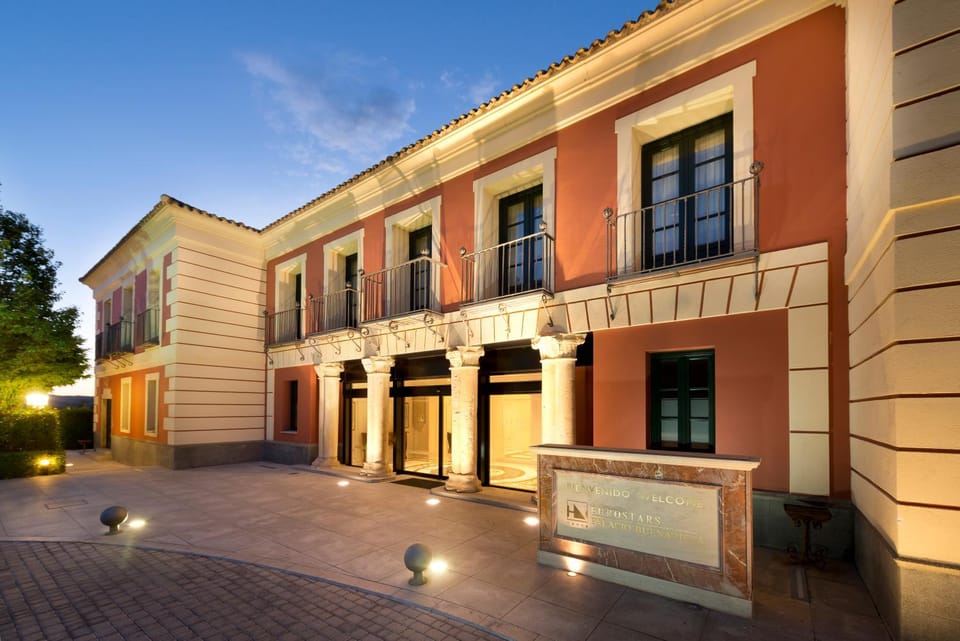 Property building, Facade/entrance, Night