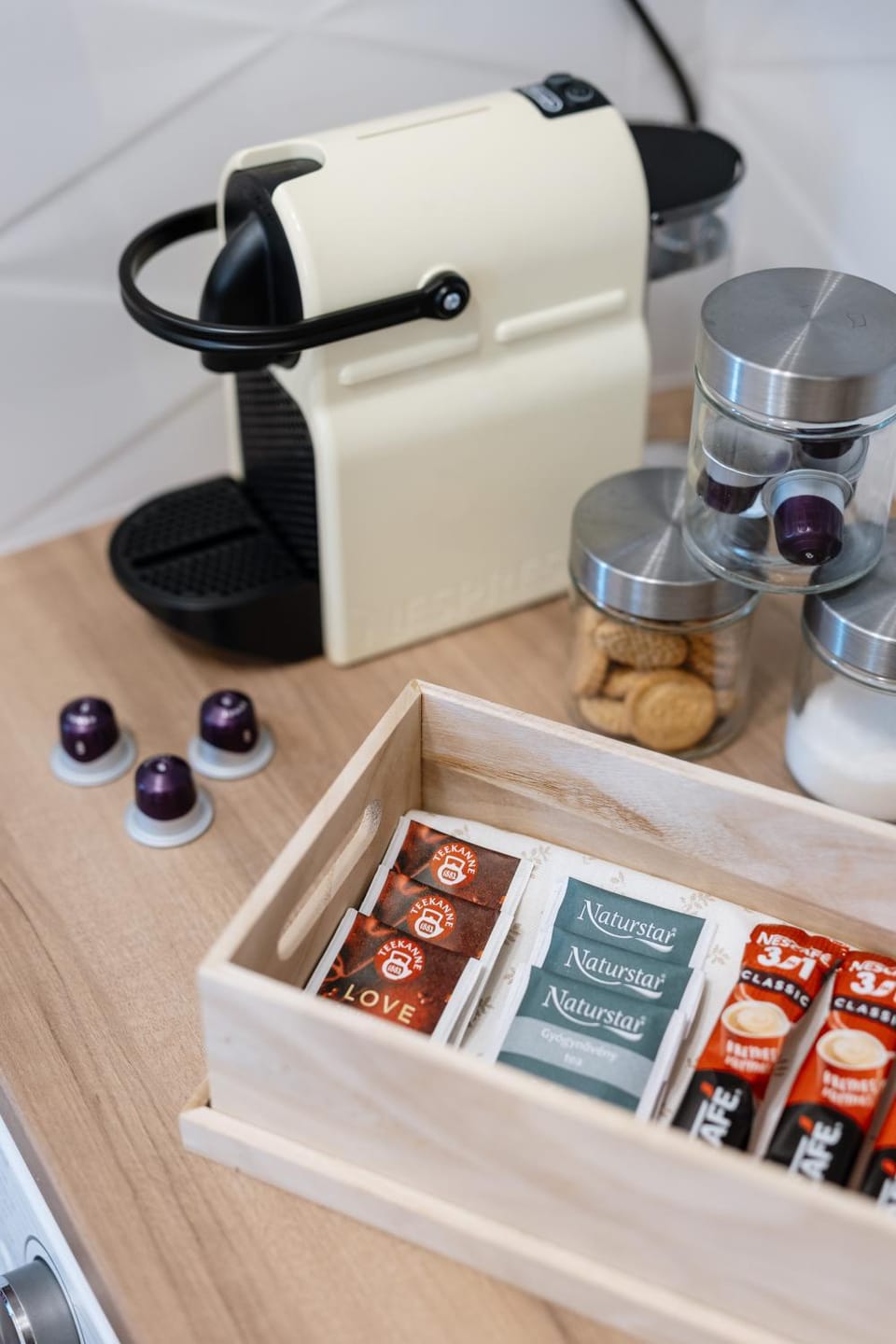 Kitchen or kitchenette, Food and drinks