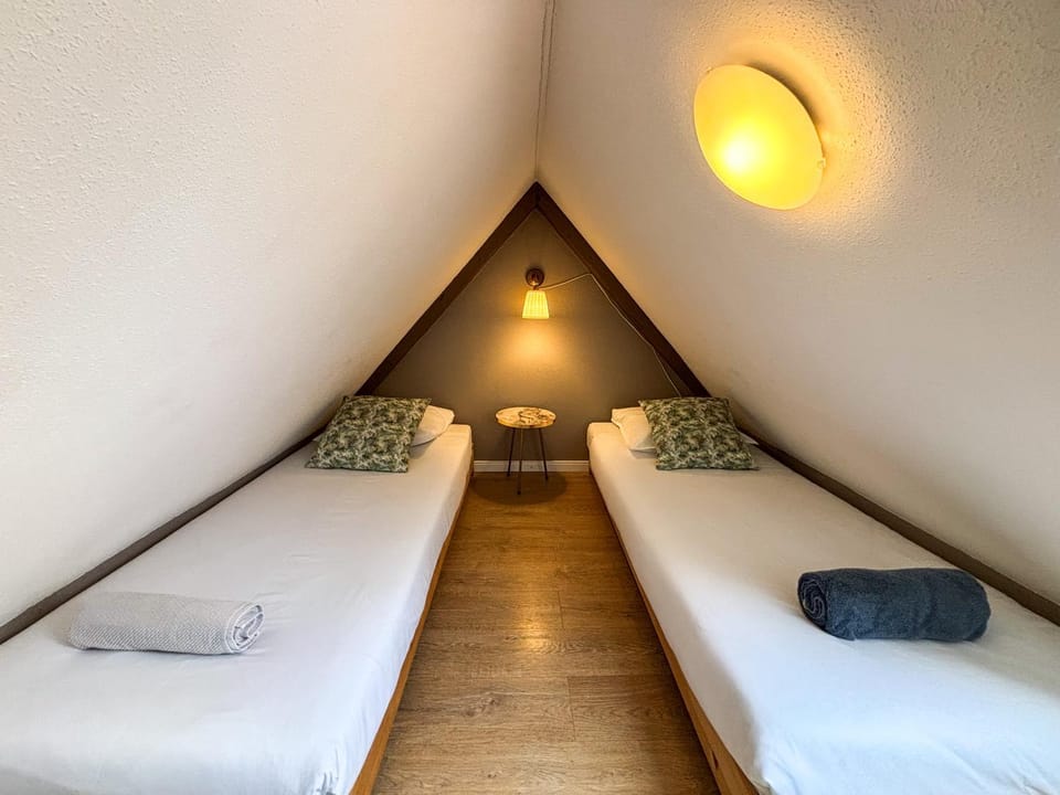 Photo of the whole room, Bedroom, towels