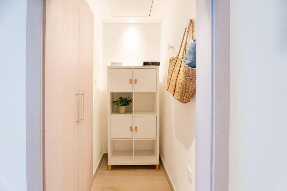 towels, wardrobe