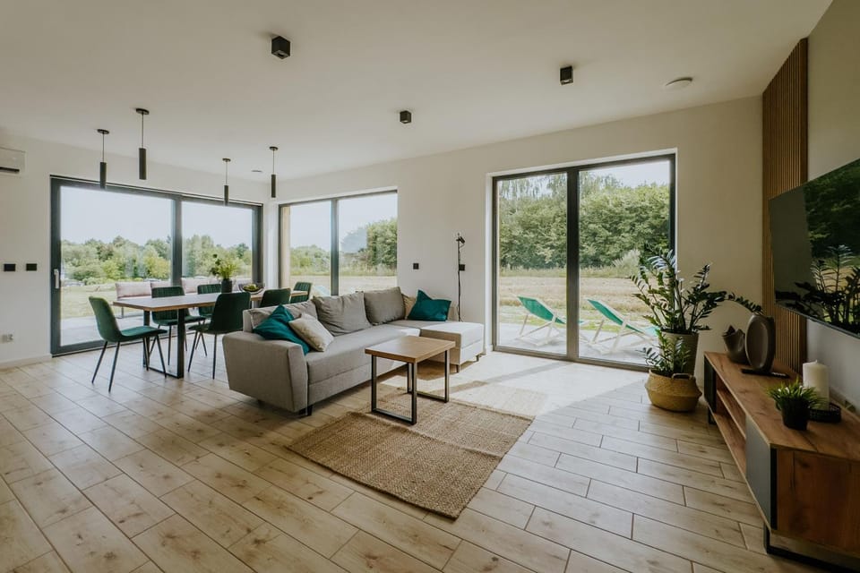 Communal lounge/ TV room, TV and multimedia, Living room, Dining area, Garden view