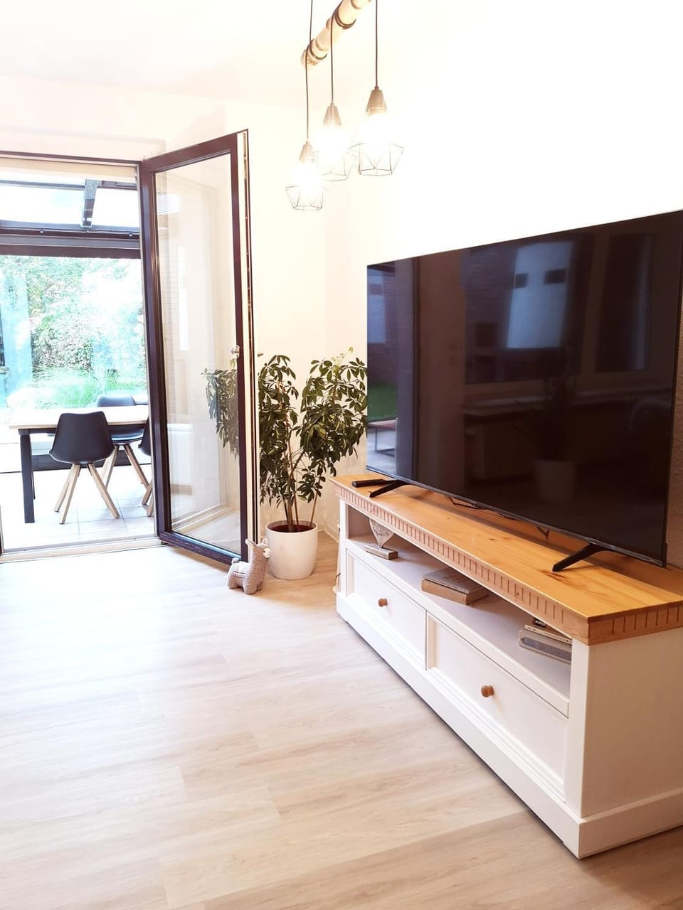 TV and multimedia, Living room, Dining area, Garden view, heating, internet