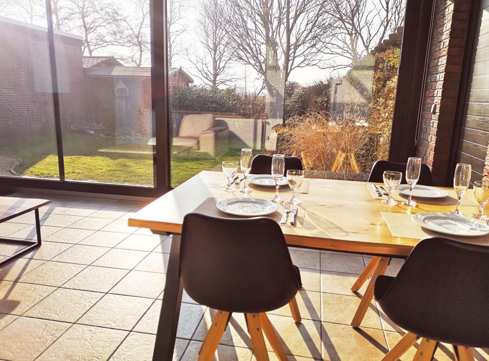 Day, Living room, Dining area, Garden view, Time of day, fireplace, heating, internet