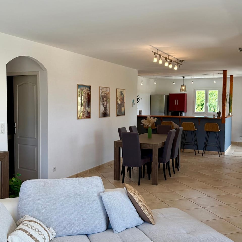 Kitchen or kitchenette, Living room, Dining area