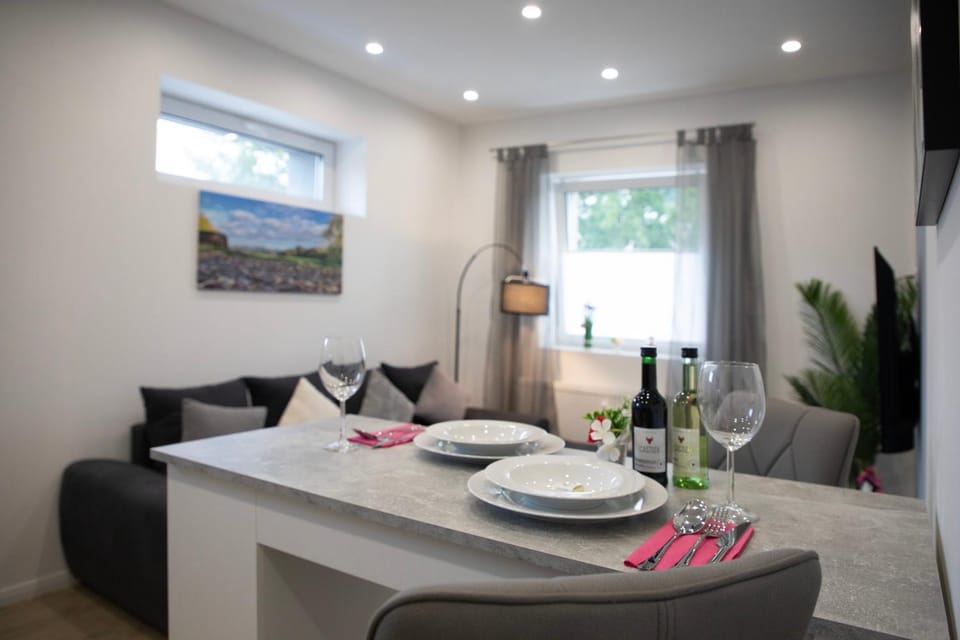 Living room, Food and drinks, Seating area, Dining area, Drinks