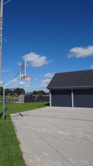 Day, Neighbourhood