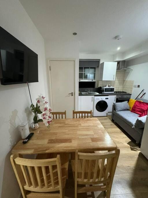 Sleep 6 - 5 min from Camden Market HW5 Apartment in London Borough of Islington