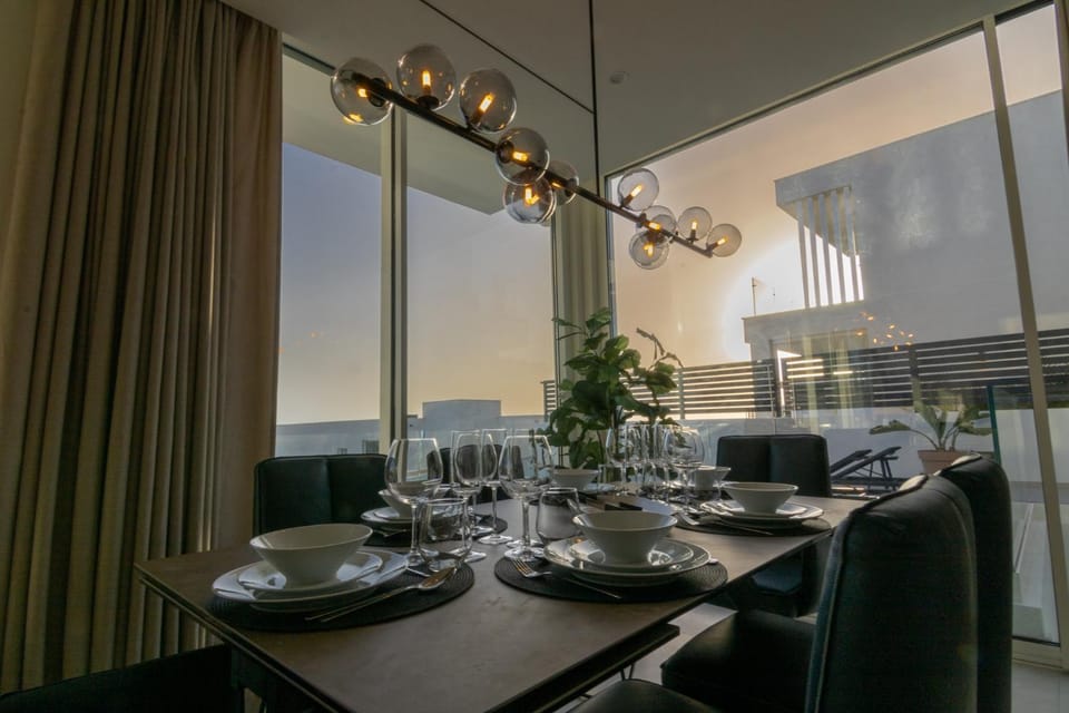 Seating area, Dining area