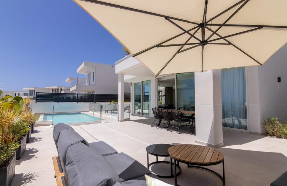 Patio, Day, View (from property/room), Balcony/Terrace, Pool view, Swimming pool, sunbed