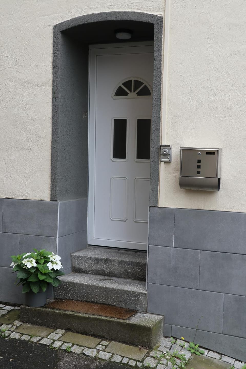 Facade/entrance