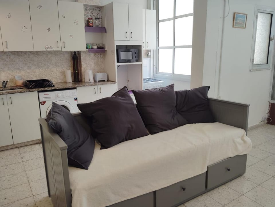 Living room, microwave, toaster, washing machine, kitchen