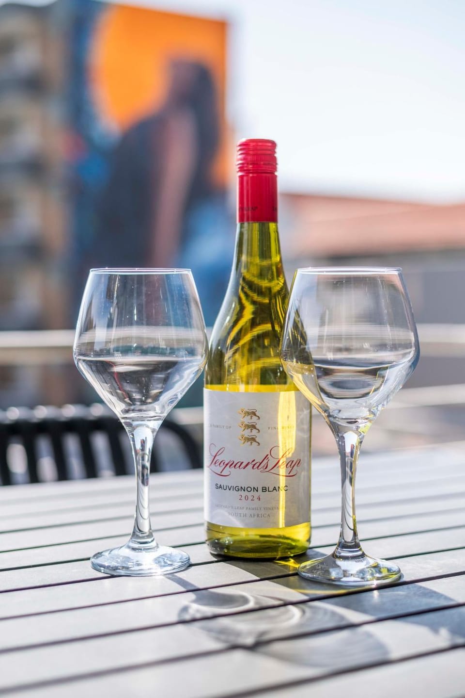 Coastal City Vibes - Stylish 2-Bedroom Apartment in Sea Point