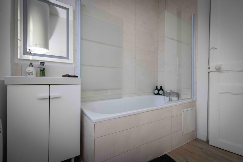 Bathroom, Bath