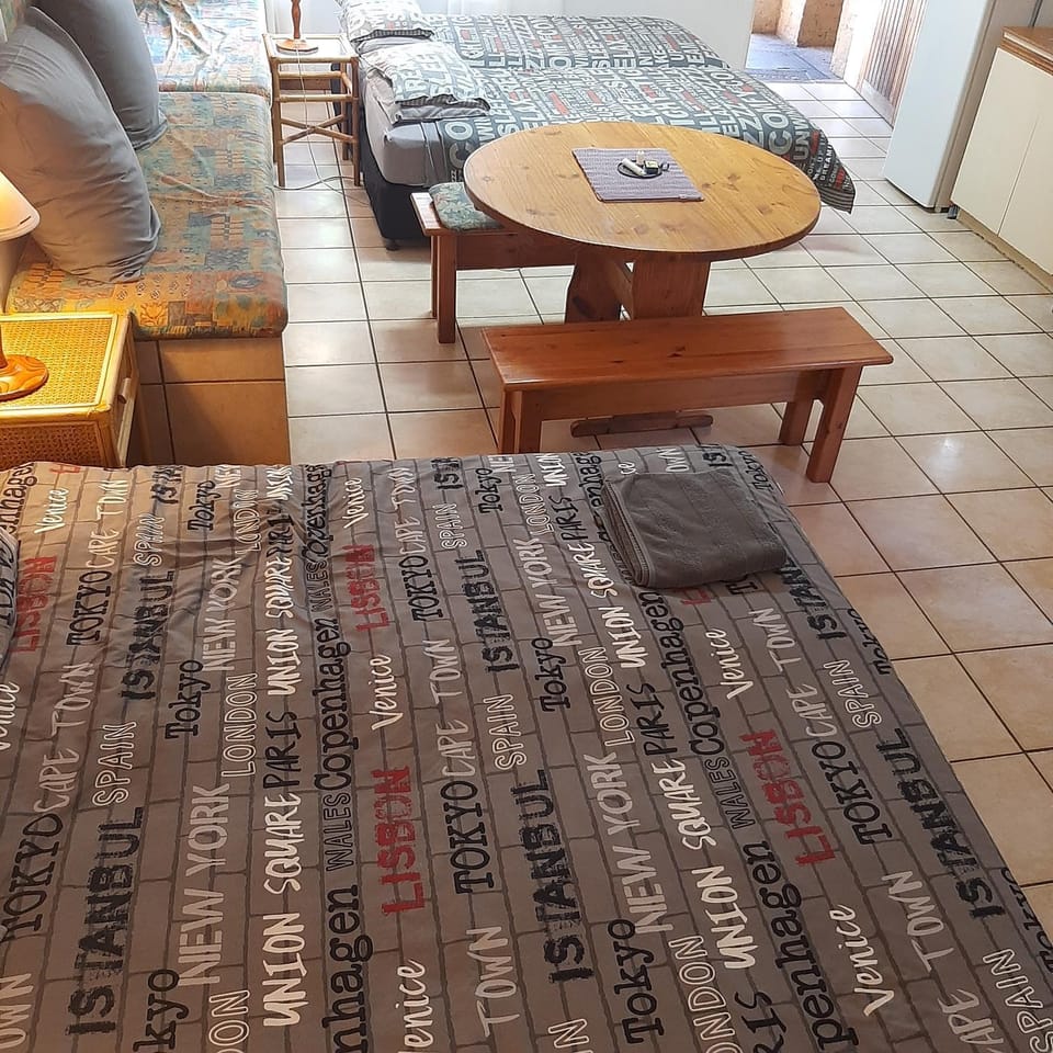 Photo of the whole room, Dining area, Bedroom