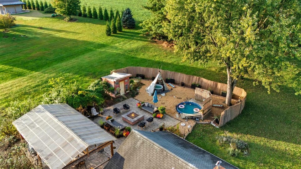 Historic Cottage Retreat-IG Cowboy Pool-Hot Tub House in Maryland