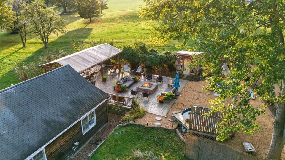 Historic Cottage Retreat-IG Cowboy Pool-Hot Tub House in Maryland