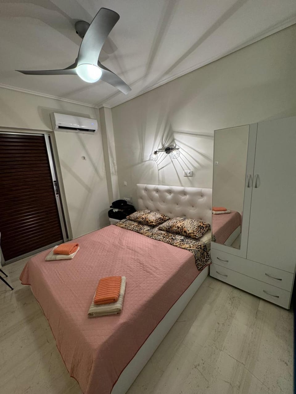 Bed, Bedroom, towels, air conditioner