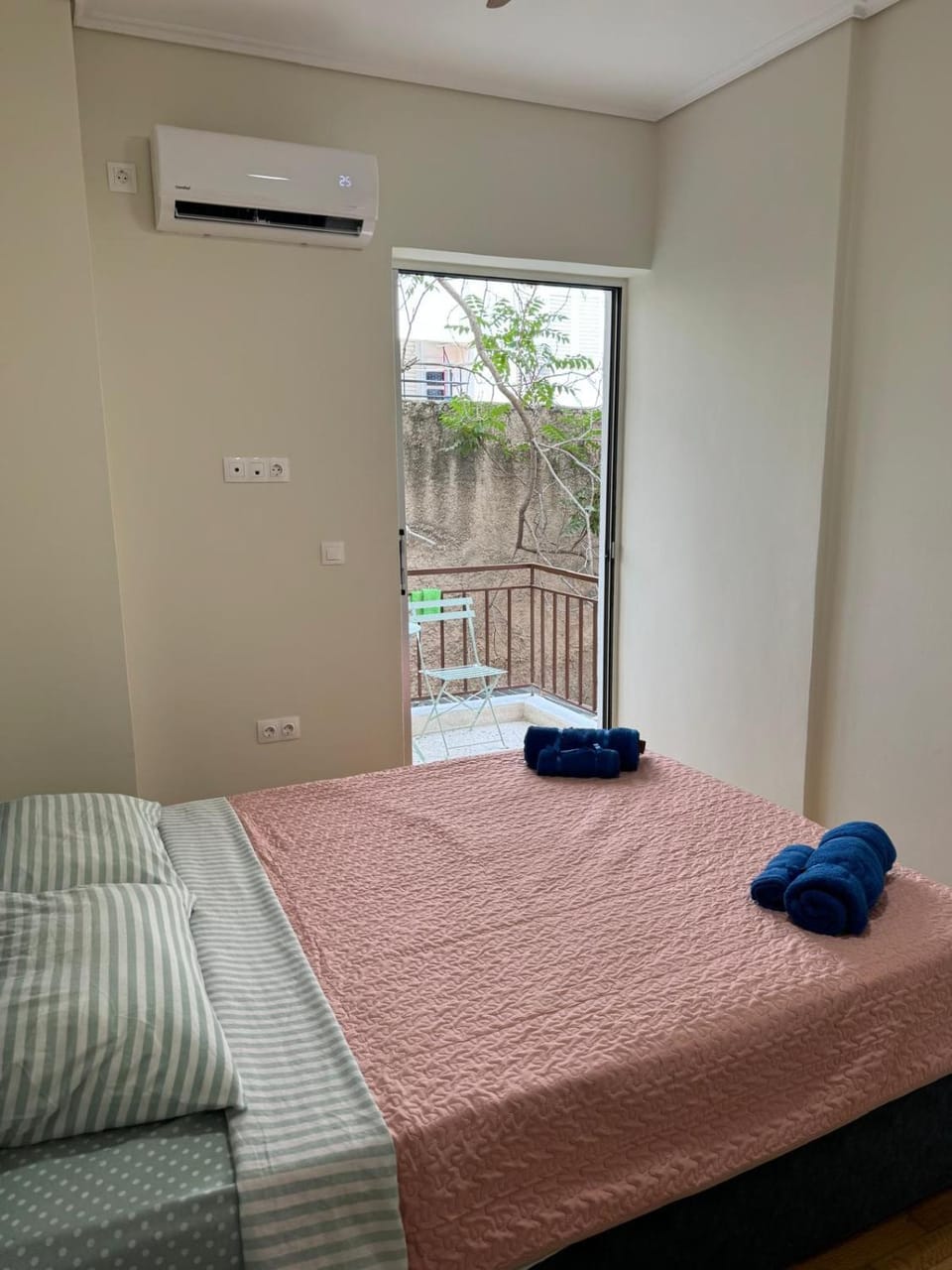 Balcony/Terrace, Photo of the whole room, Bedroom, air conditioner