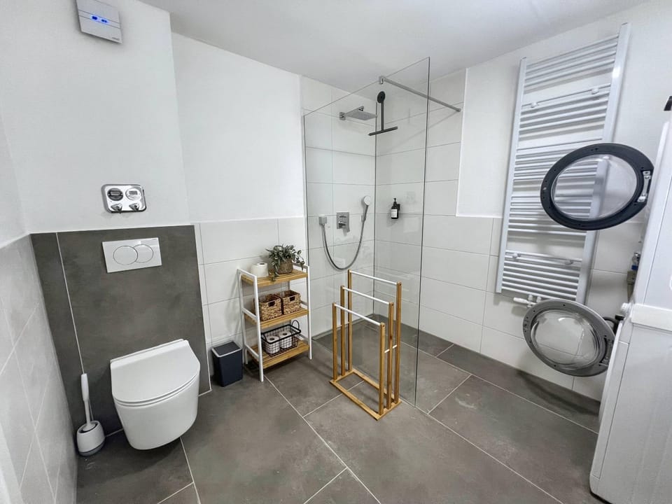 Shower, Toilet, Bathroom, washing machine, dryer