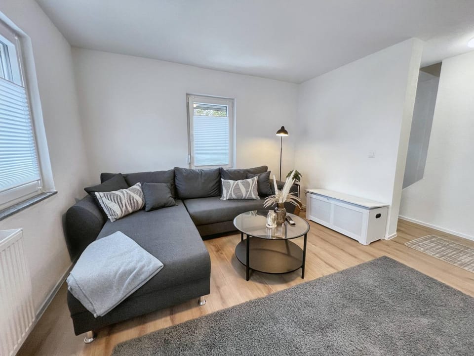 Living room, Seating area, internet