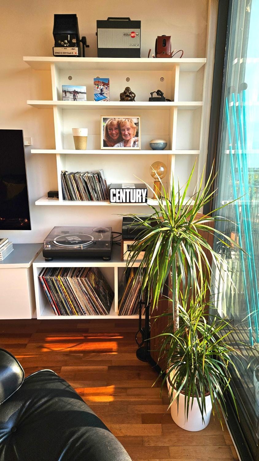 Roof Terrace, 2-bed 2-bath, Stoke Newington Apartment in London Borough of Hackney