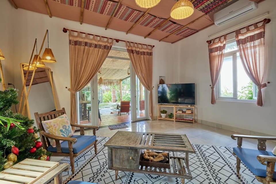 Communal lounge/ TV room, Living room, Seating area