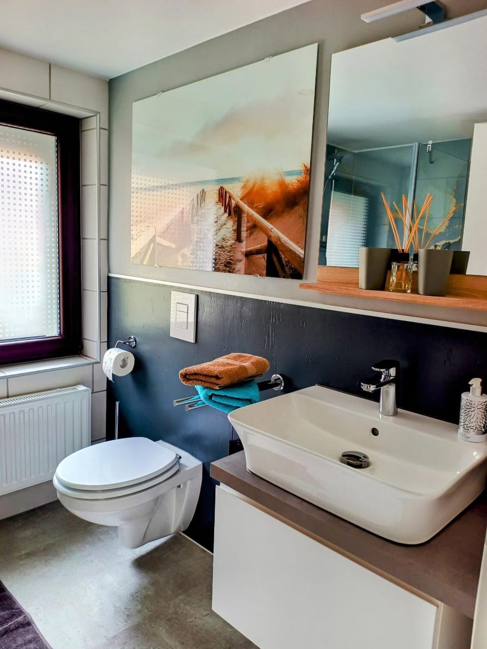 Toilet, Bathroom, towels