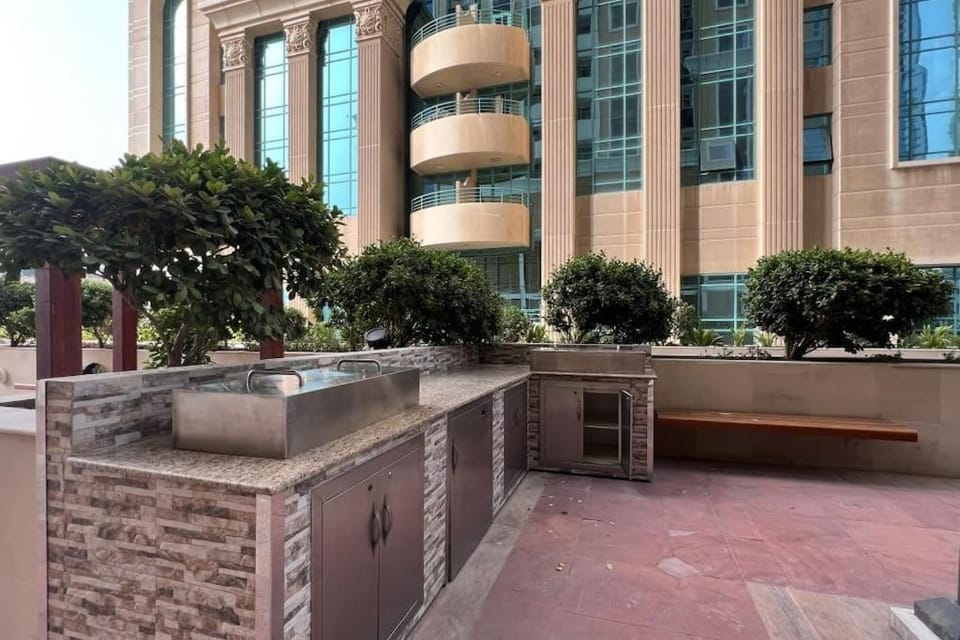 Lux 2BR with Sea Views in Marina Apartment in Dubai