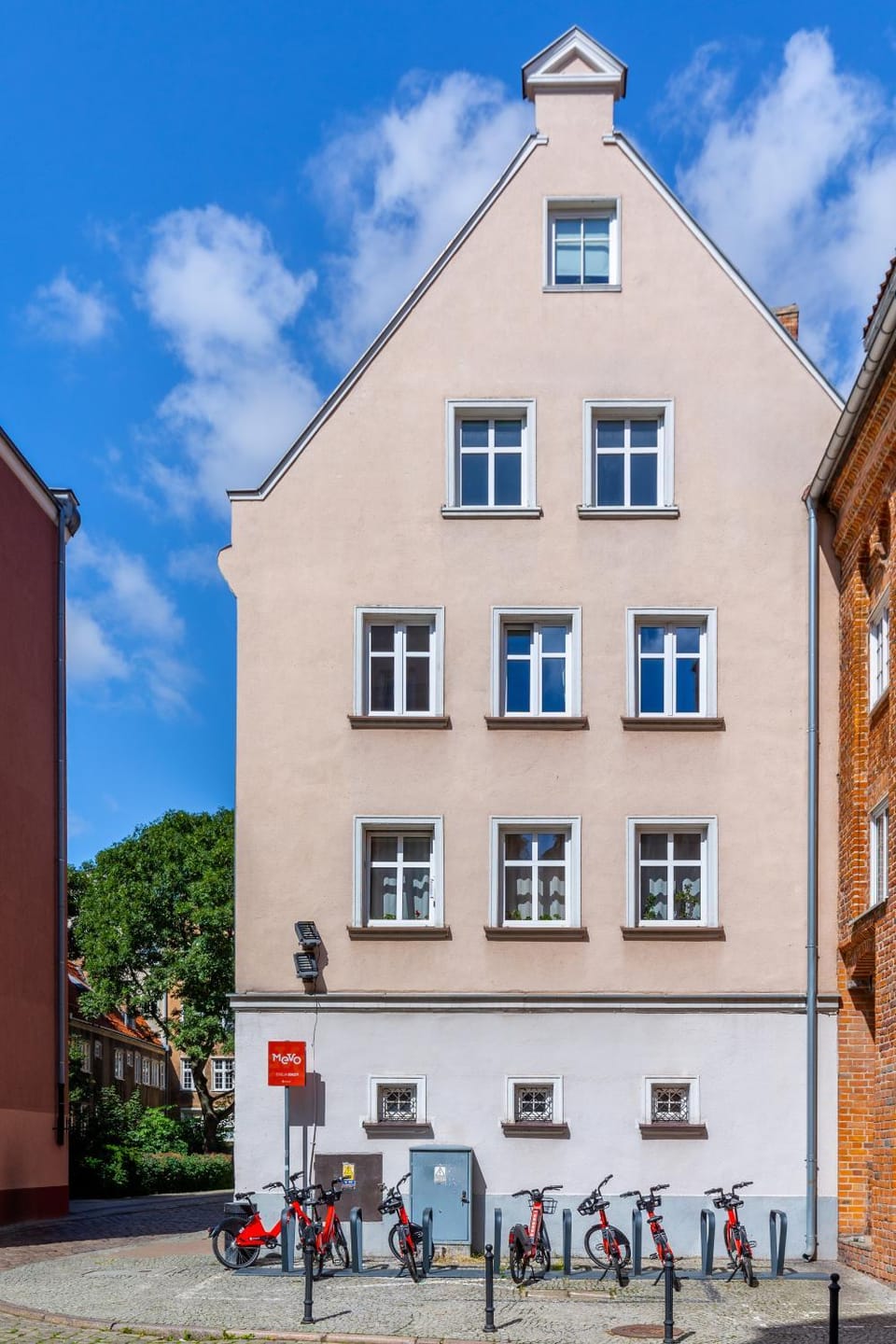Property building, Cycling, Location