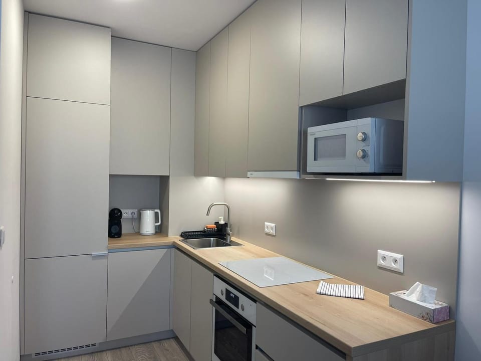 Coffee/tea facilities, Kitchen or kitchenette, dishwasher, oven, stove