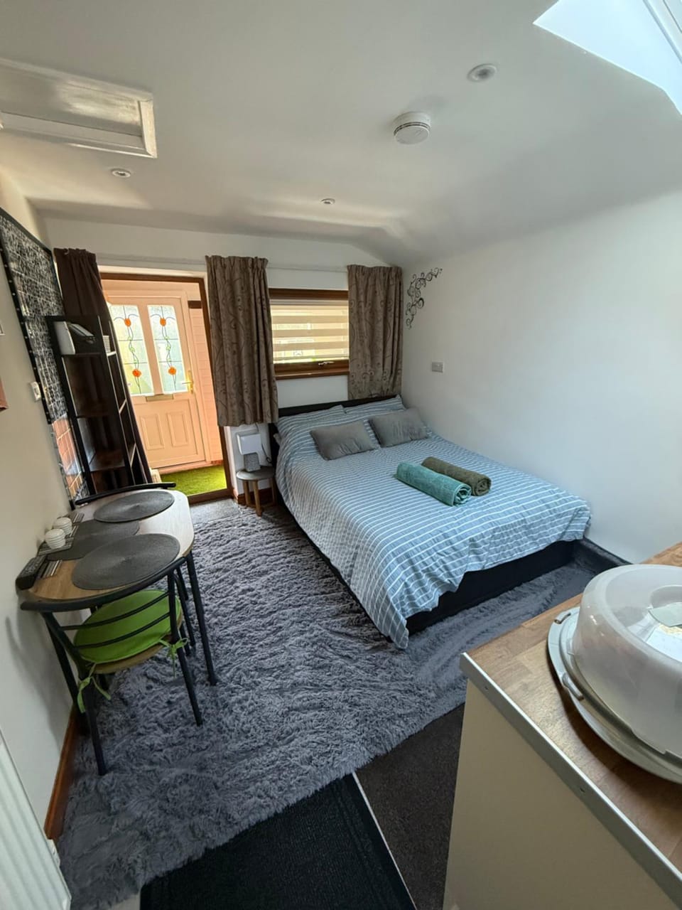 16 BENTLEY ROAD - Uttoxeter, ENTIRE HOLIDAY HOME, COSY ACCOMMODATION launched deform remainder Bed and Breakfast in East Staffordshire District