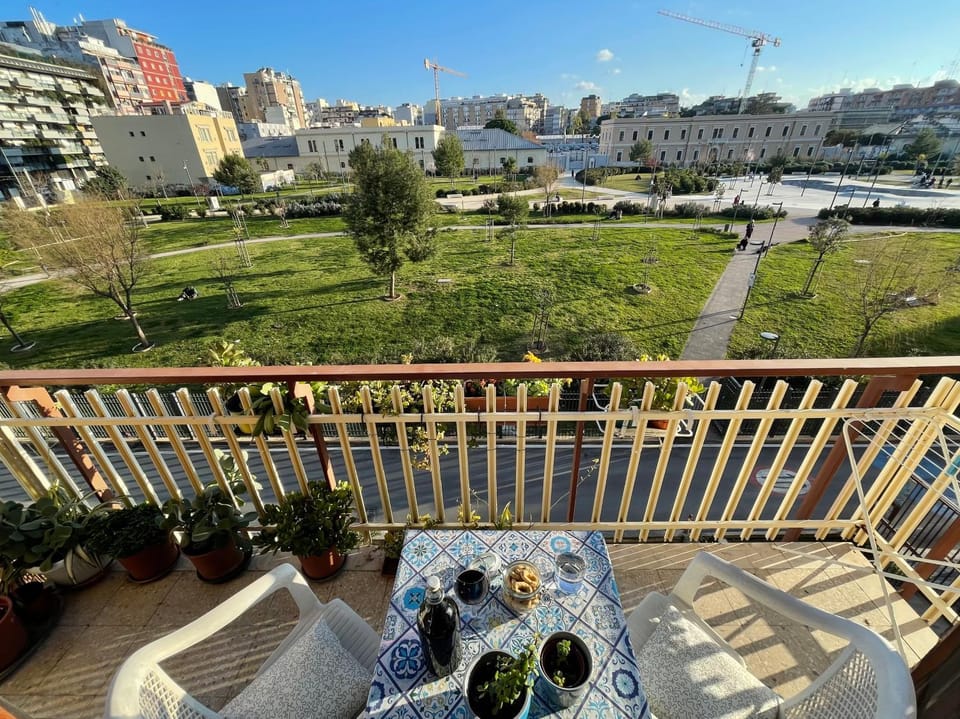 Natural landscape, View (from property/room), Balcony/Terrace, Dining area, City view, Garden view