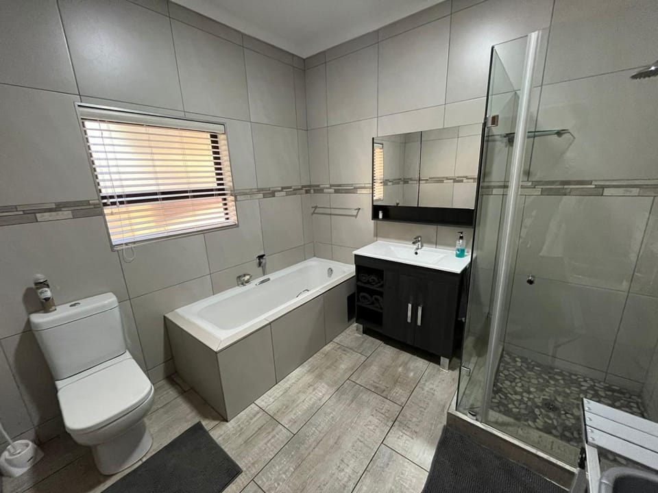 Shower, Toilet, Bathroom, Bath, towels