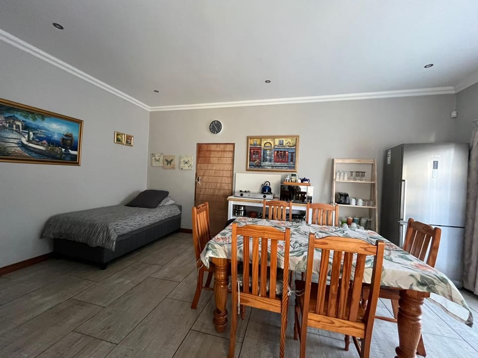 Kitchen or kitchenette, Living room, Seating area, Dining area, pet friendly, stove