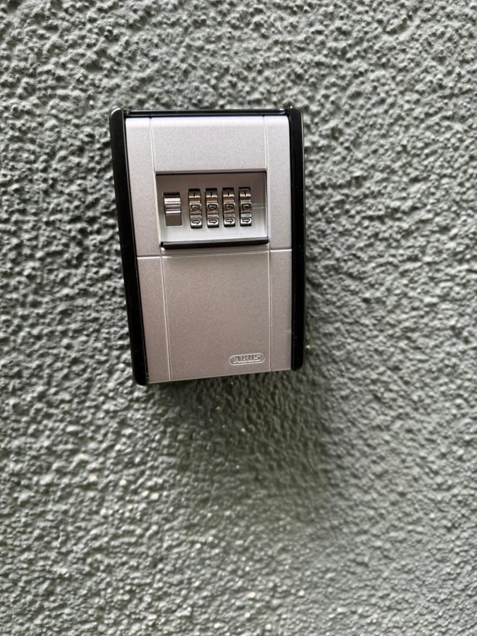 Facade/entrance, safe
